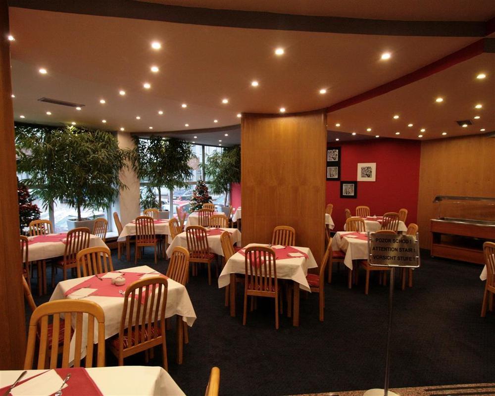 Luxury Family Hotel Bila Labut Prague Nhà hàng bức ảnh