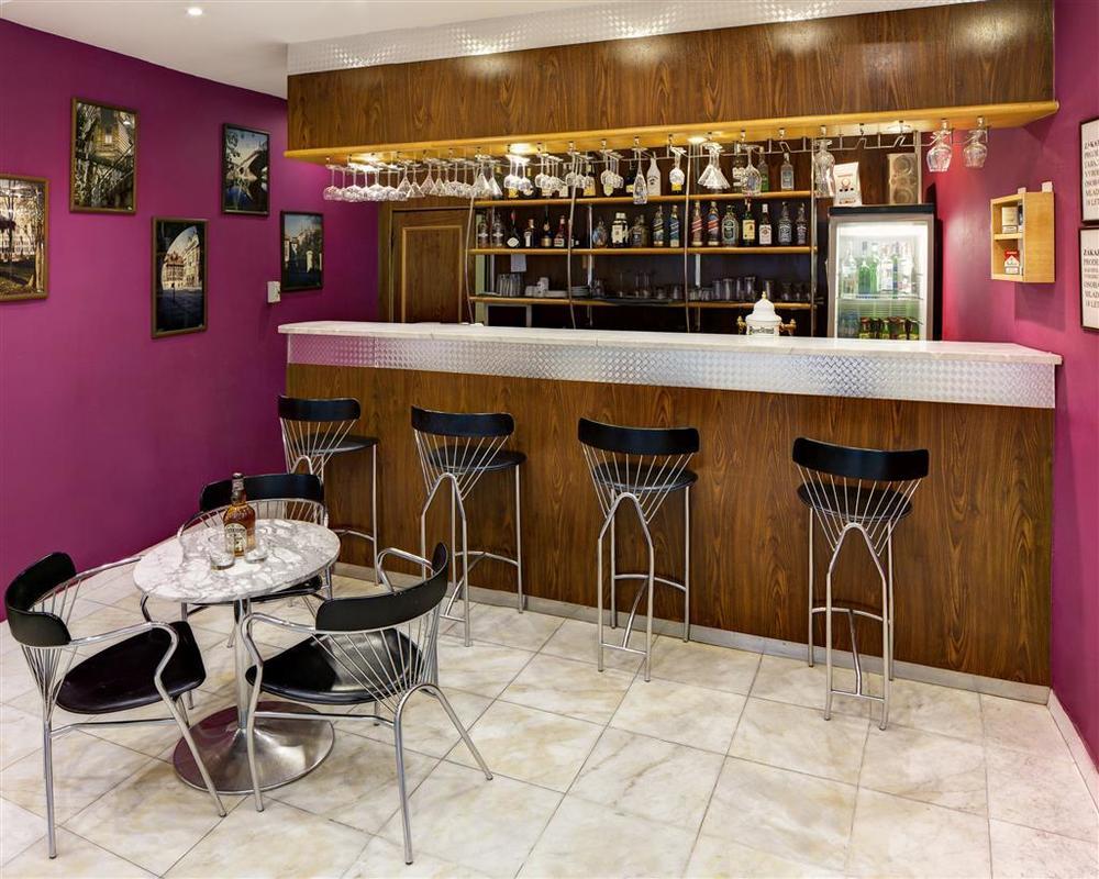 Luxury Family Hotel Bila Labut Prague Nhà hàng bức ảnh