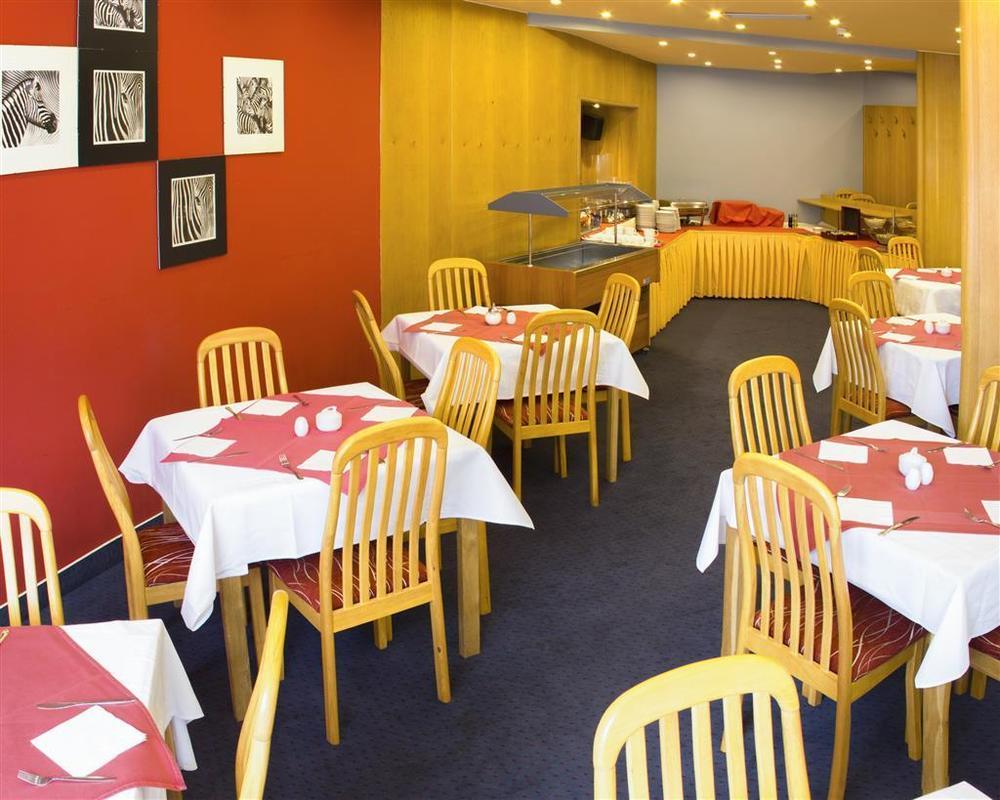 Luxury Family Hotel Bila Labut Prague Nhà hàng bức ảnh