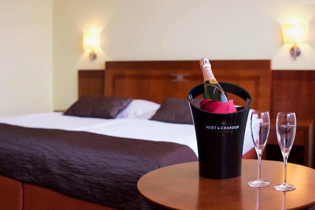 Luxury Family Hotel Bila Labut Prague Phòng bức ảnh
