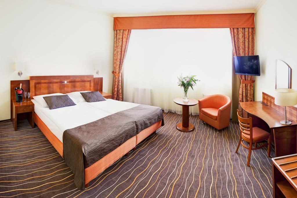 Luxury Family Hotel Bila Labut Prague Phòng bức ảnh