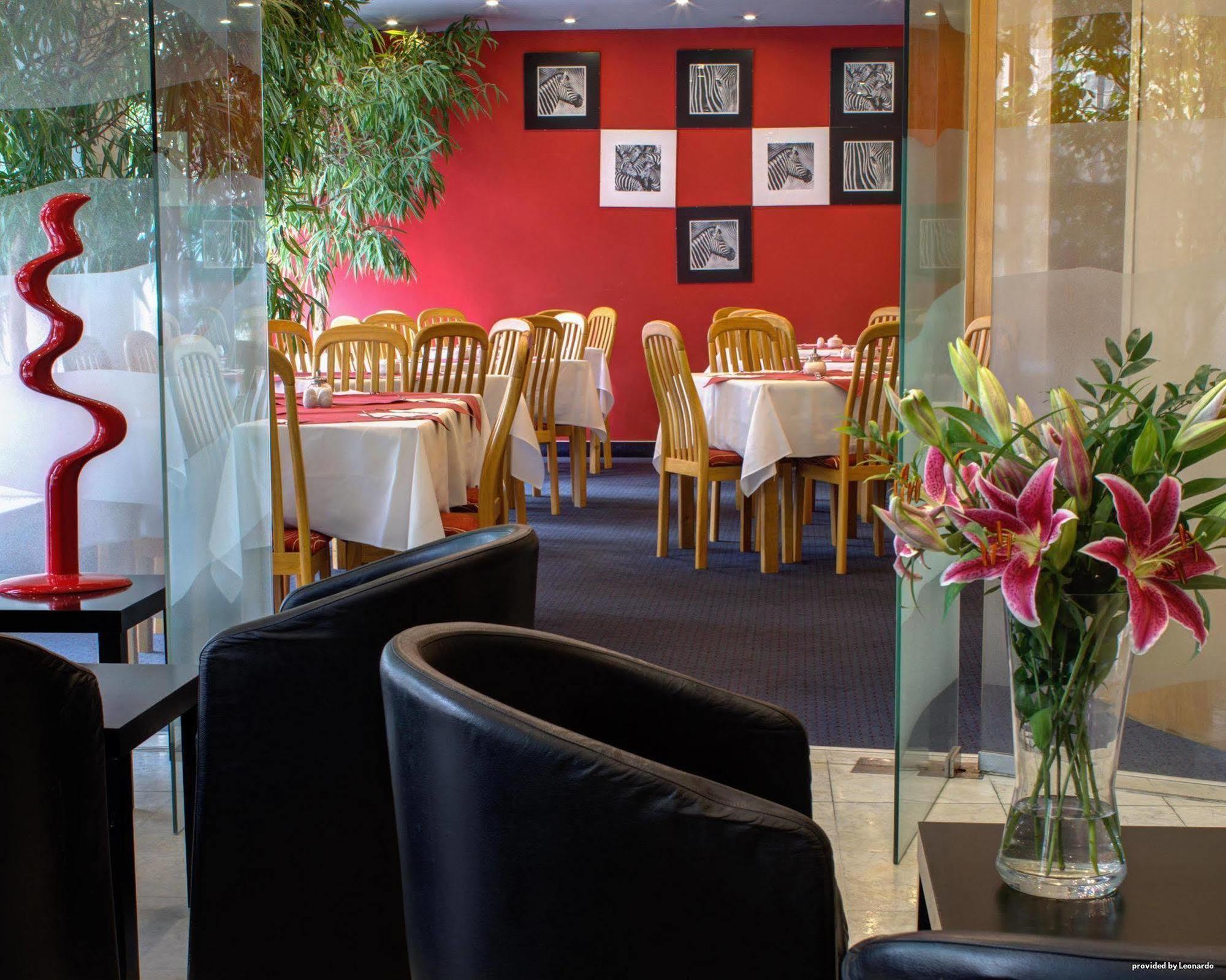 Luxury Family Hotel Bila Labut Prague Nhà hàng bức ảnh