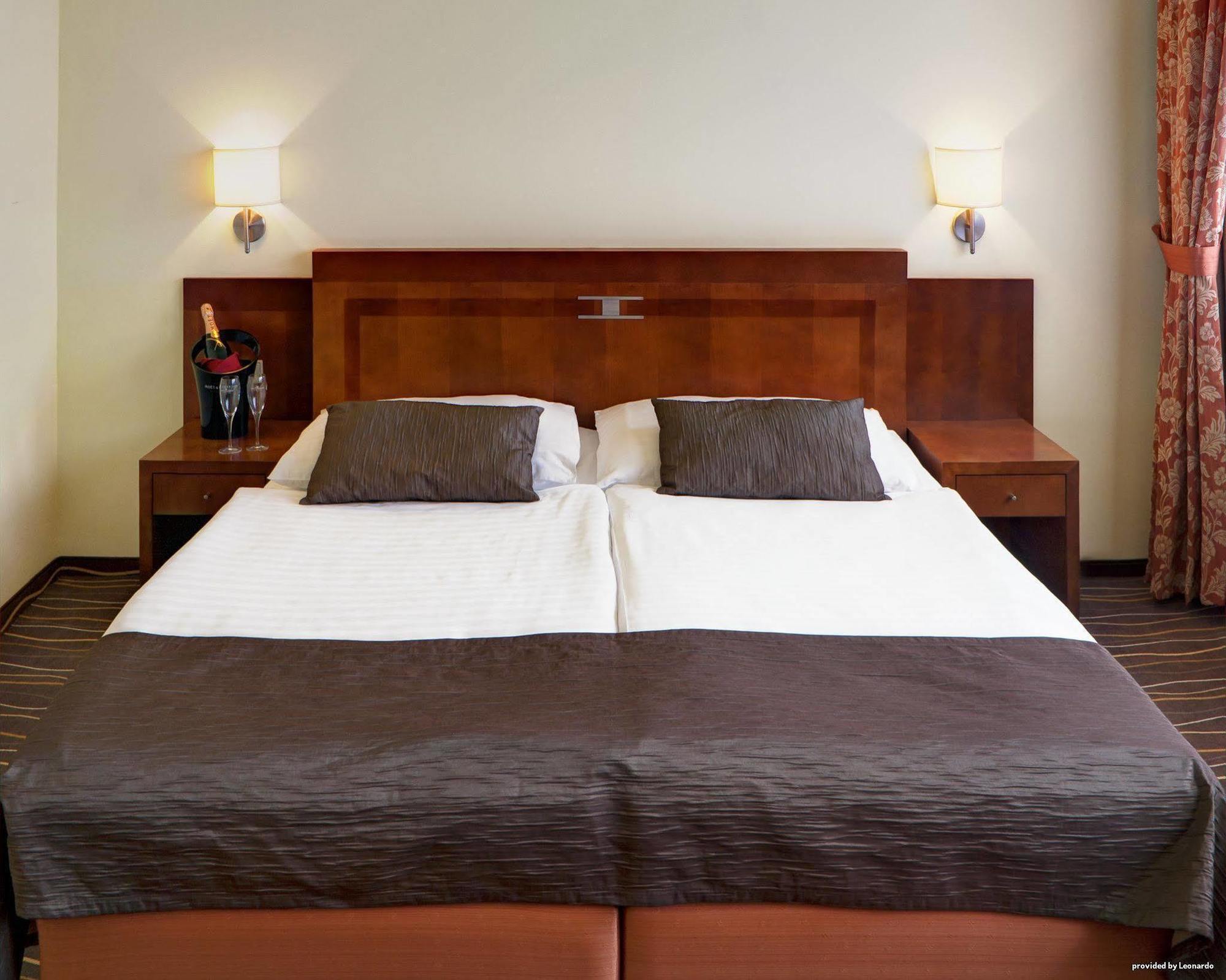 Luxury Family Hotel Bila Labut Prague Phòng bức ảnh